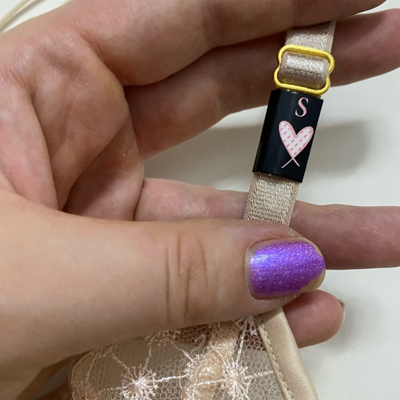 🆕Victoria’s Secret - Satin front closure micro floral embroidered bralette - Picture 6 of 9